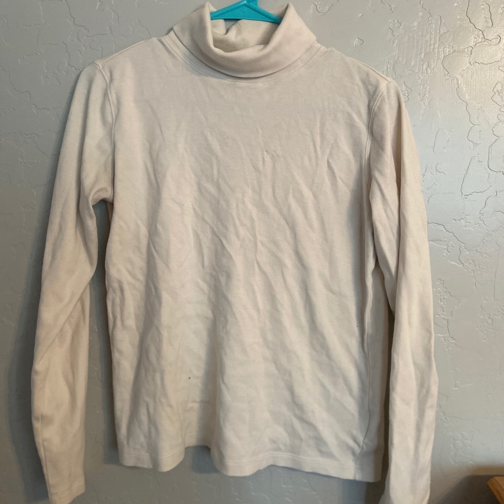 Turtle neck long sleeve shirt